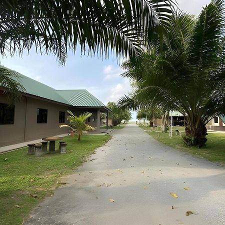 Super Oyo 89896 Sedili Inn Resort Kota Tinggi Dış mekan fotoğraf