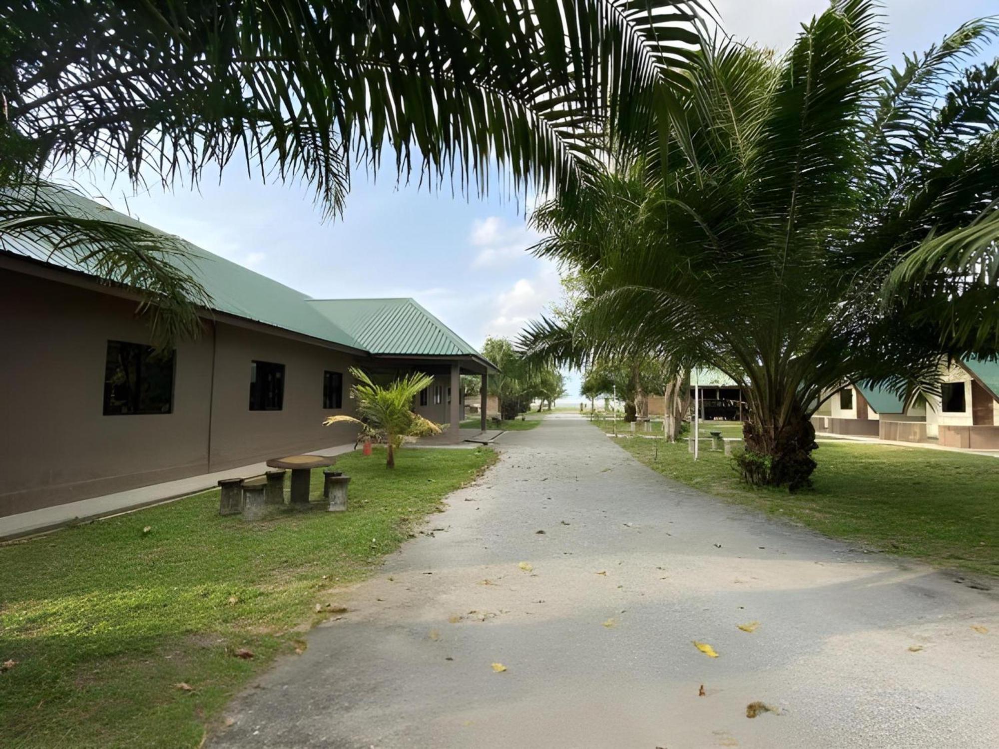 Super Oyo 89896 Sedili Inn Resort Kota Tinggi Dış mekan fotoğraf