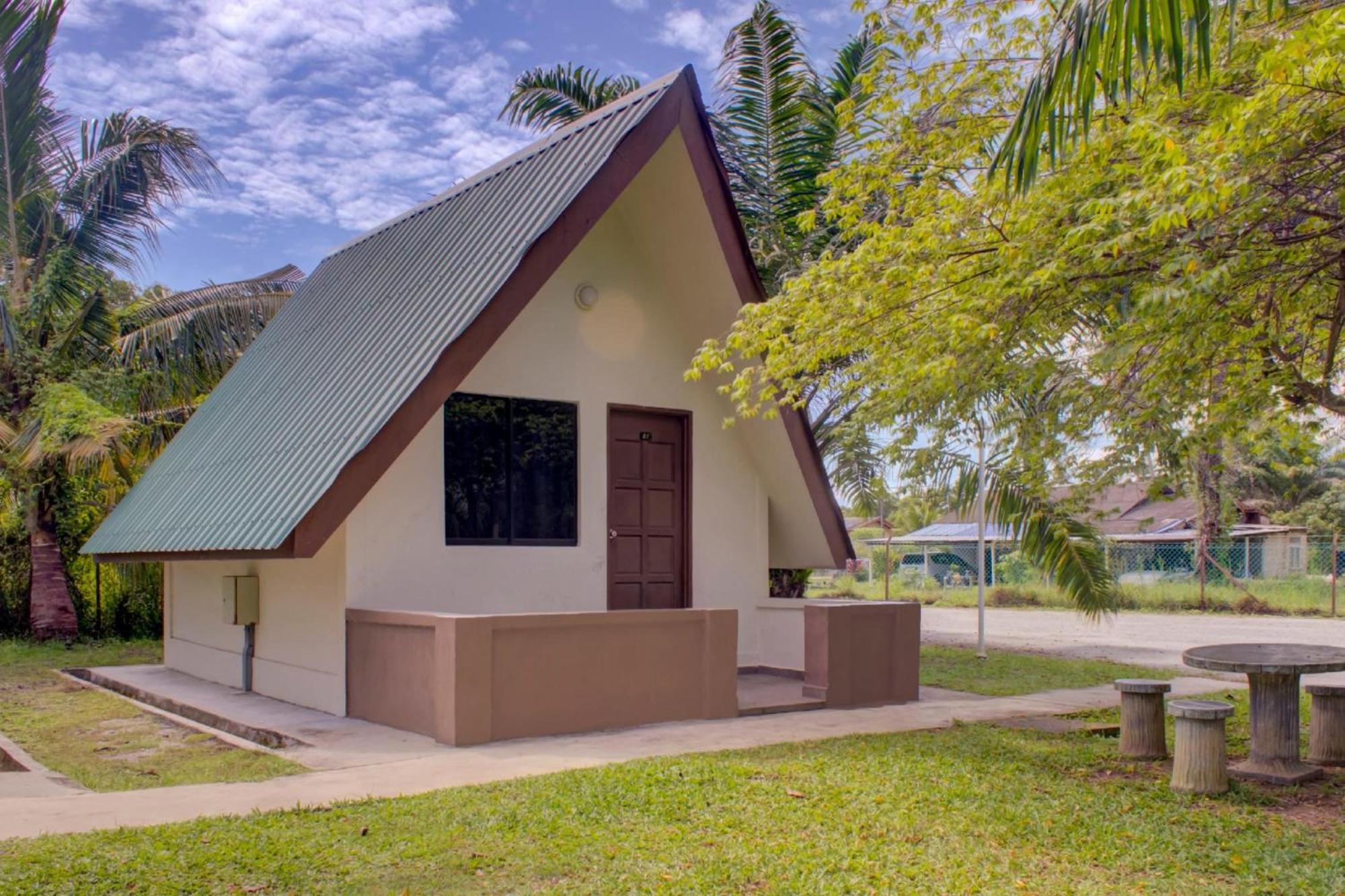 Super Oyo 89896 Sedili Inn Resort Kota Tinggi Dış mekan fotoğraf