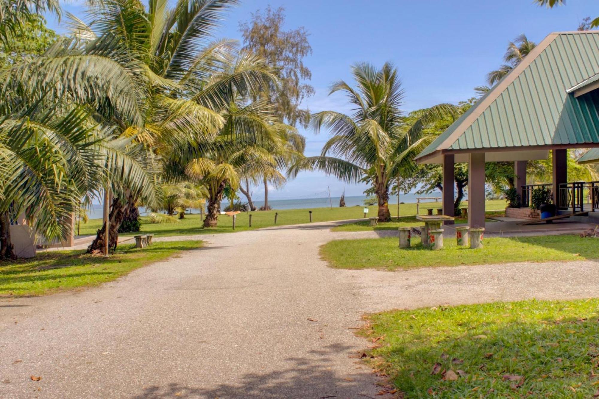 Super Oyo 89896 Sedili Inn Resort Kota Tinggi Dış mekan fotoğraf